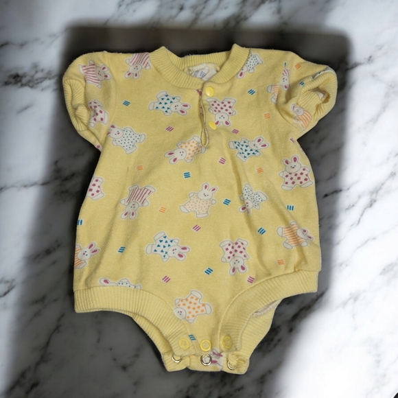 Sprockets Other - Vintage sprockets eat bunny baby romper